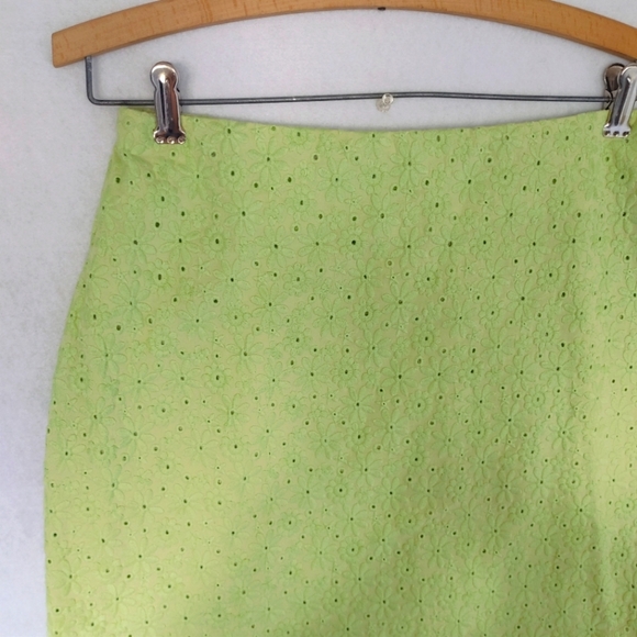 Denim & Co Larkspur Lime Floral Textured Skirt - Picture 4 of 8